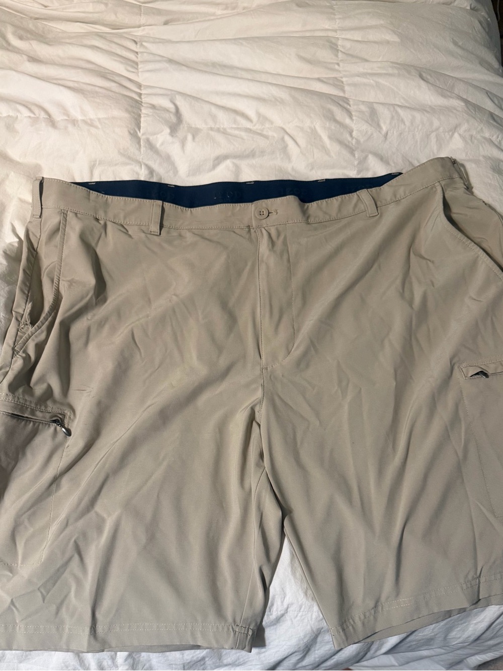 IZOD Golf swingflex cargo shorts - Picture 2 of 8